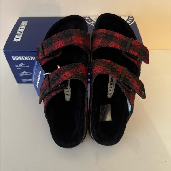 BIRKENSTOCK Arizona Rivet plaid red shearling wool sandal. Size: 8, 39 - Picture 5 of 13